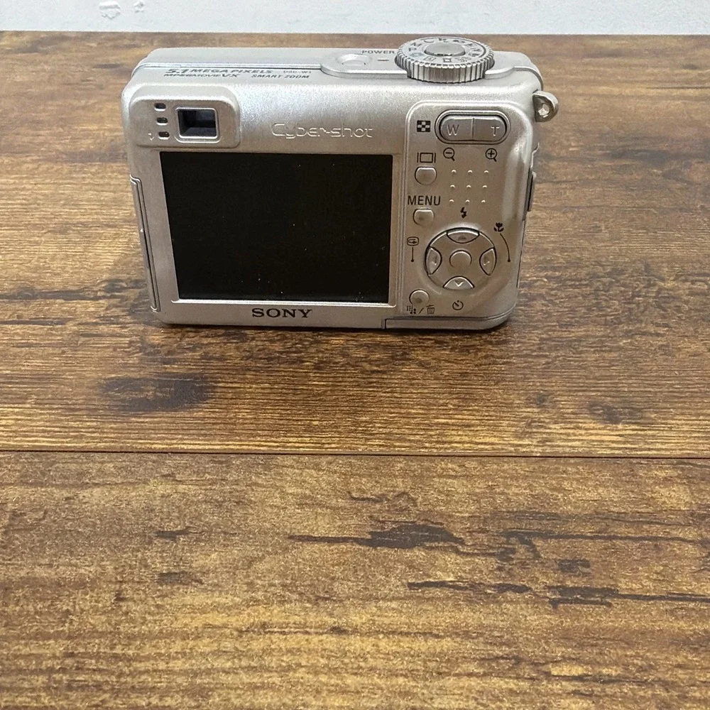 Sony Cyber-Shot DSC-W1 5.1MP 3x Zoom Carl Zeiss Silver Digital Camera Parts Only
